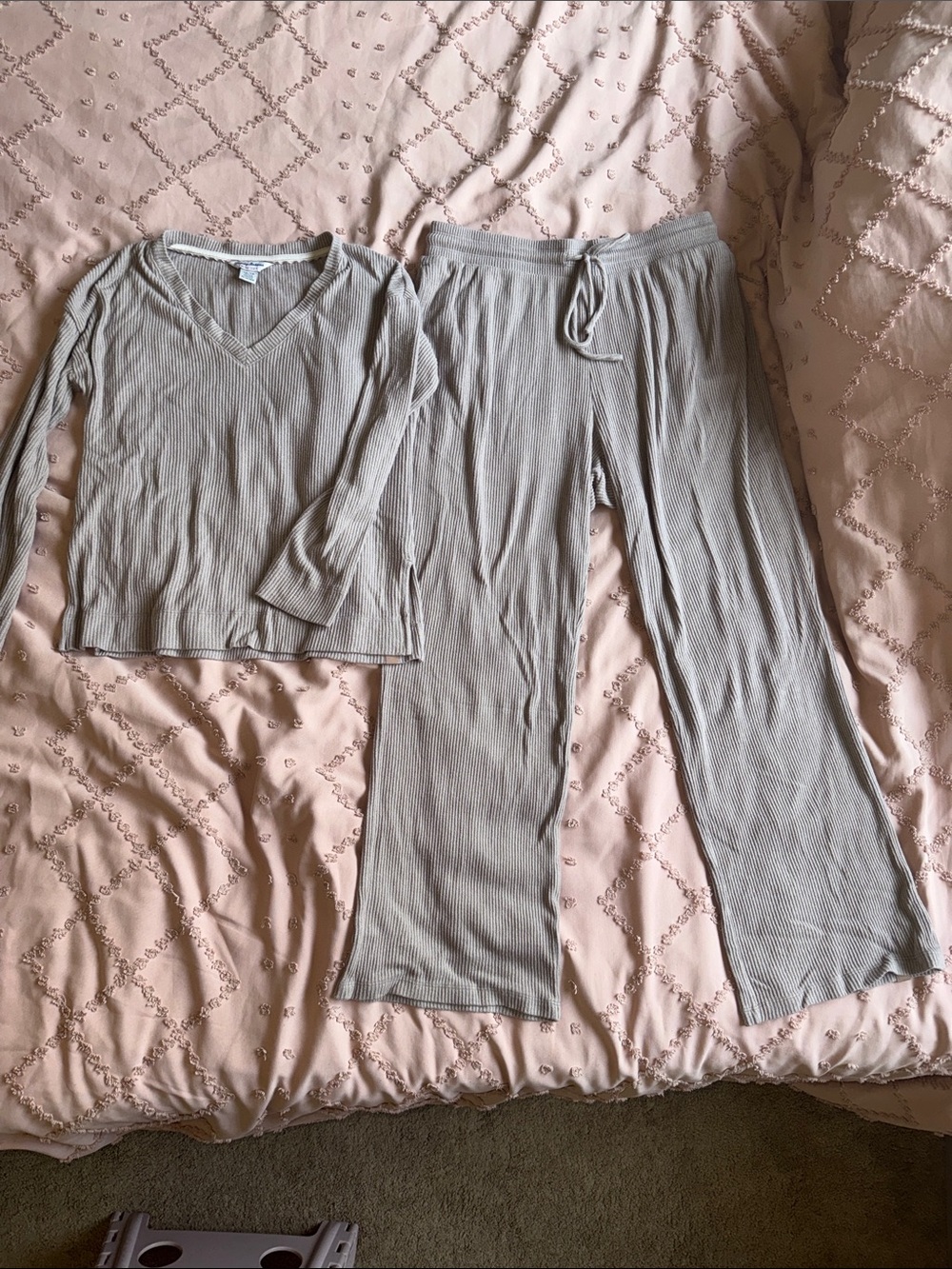 Tommy Bahama Ribbed V‑Neck Lounge Set in oatmeal gray